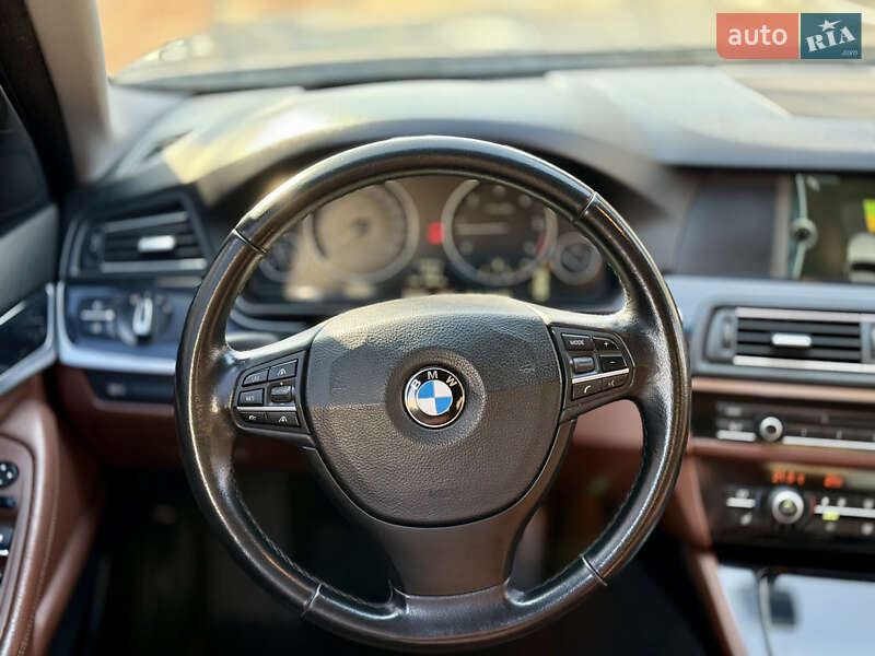 Седан BMW 5 Series 2011 в Чернівцях