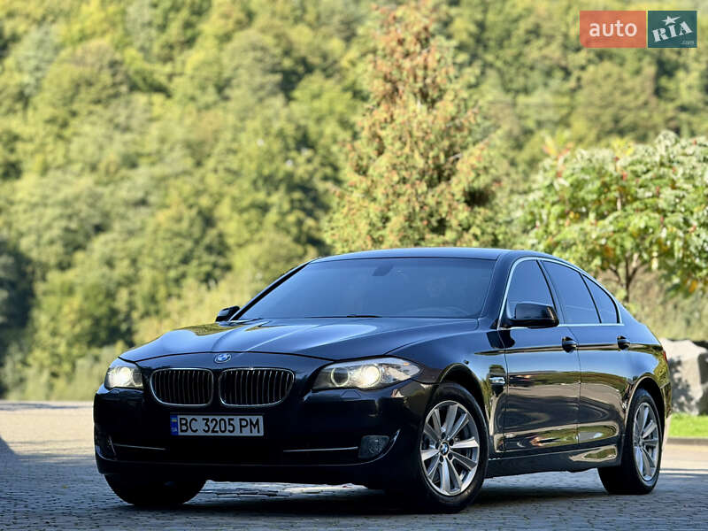 Седан BMW 5 Series 2012 в Межгорье