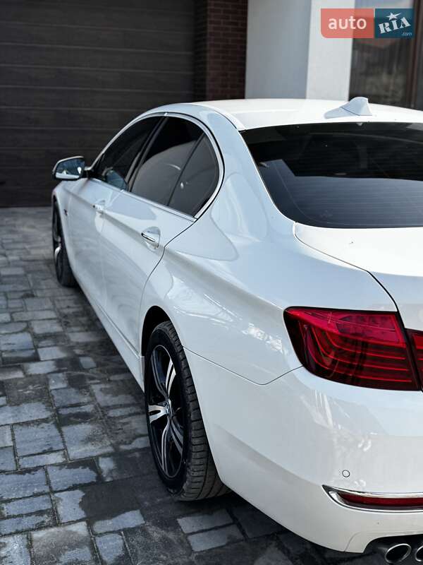 Седан BMW 5 Series 2015 в Дубно