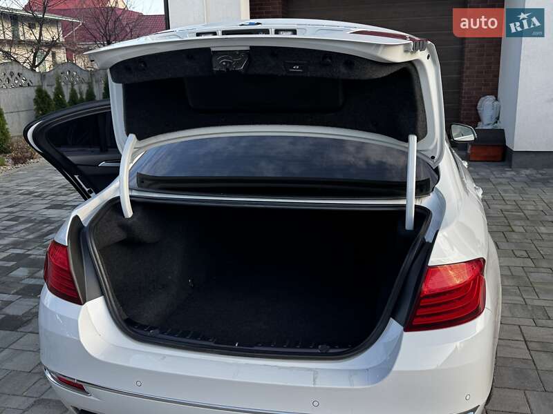 Седан BMW 5 Series 2015 в Дубно