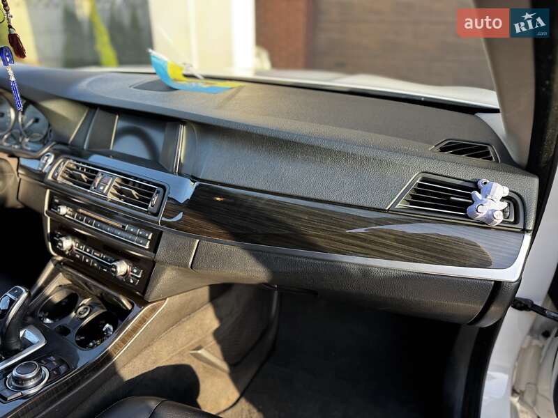 Седан BMW 5 Series 2015 в Дубно