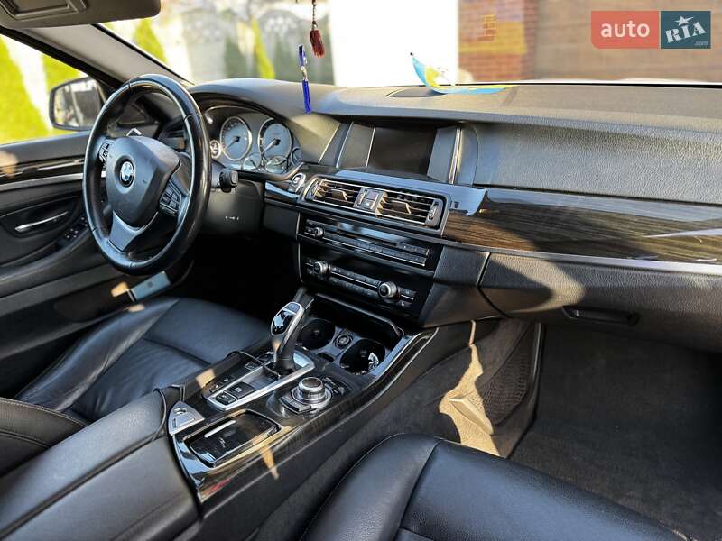 Седан BMW 5 Series 2015 в Дубно