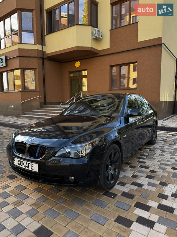 Седан BMW 5 Series 2004 в Измаиле
