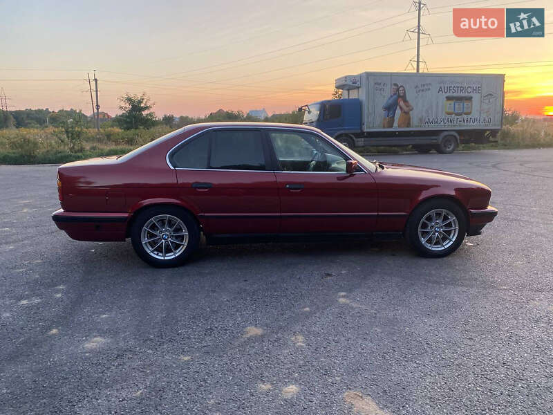 Седан BMW 5 Series 1994 в Виннице