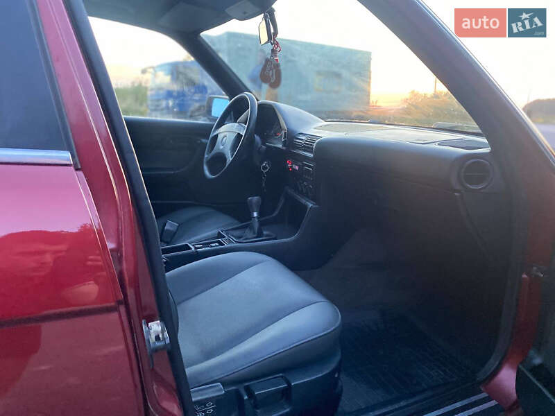 Седан BMW 5 Series 1994 в Виннице