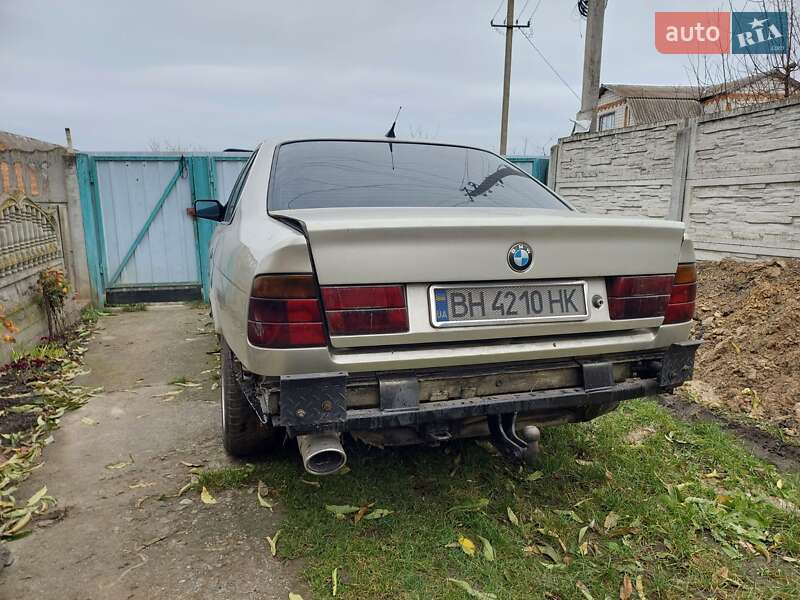 Седан BMW 5 Series 1988 в Виннице