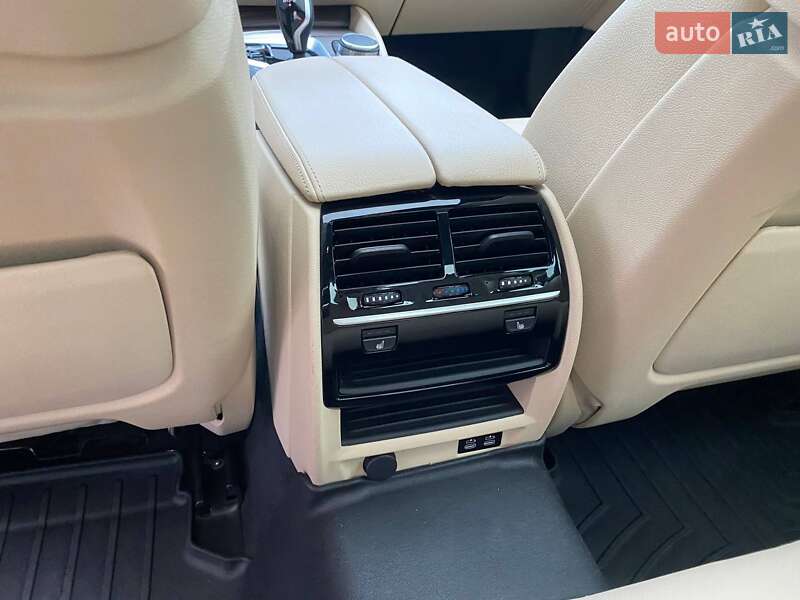 Седан BMW 5 Series 2019 в Львові