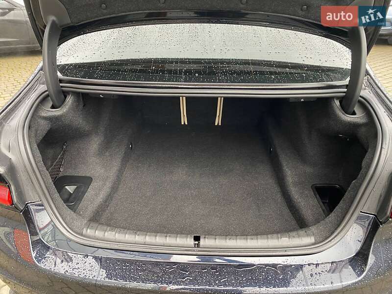 Седан BMW 5 Series 2019 в Львові