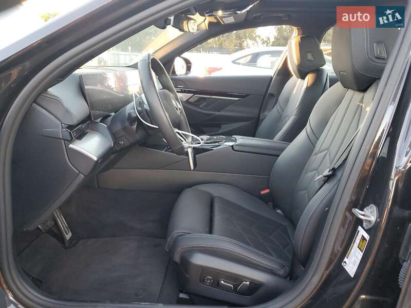 Седан BMW 5 Series 2024 в Львове