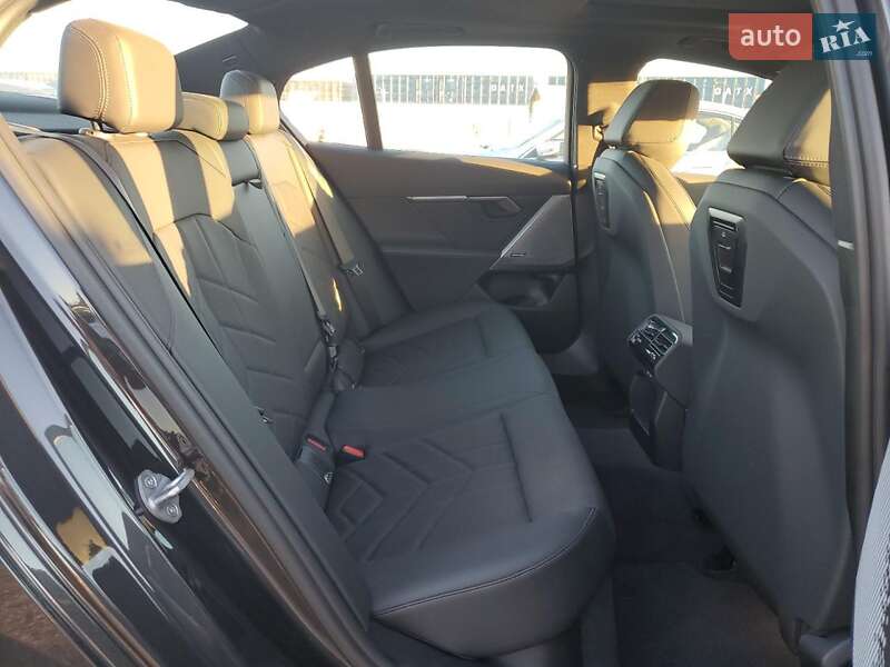 Седан BMW 5 Series 2024 в Львове