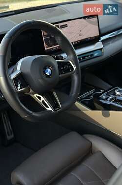 Седан BMW 5 Series 2024 в Львові