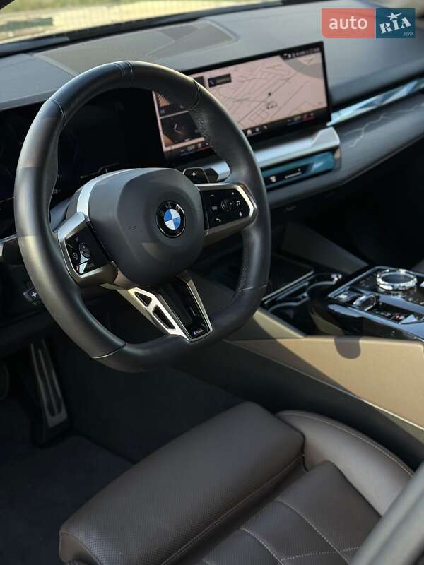 Седан BMW 5 Series 2024 в Львові
