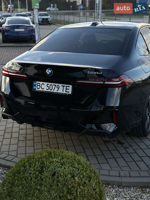 Седан BMW 5 Series 2024 в Львові