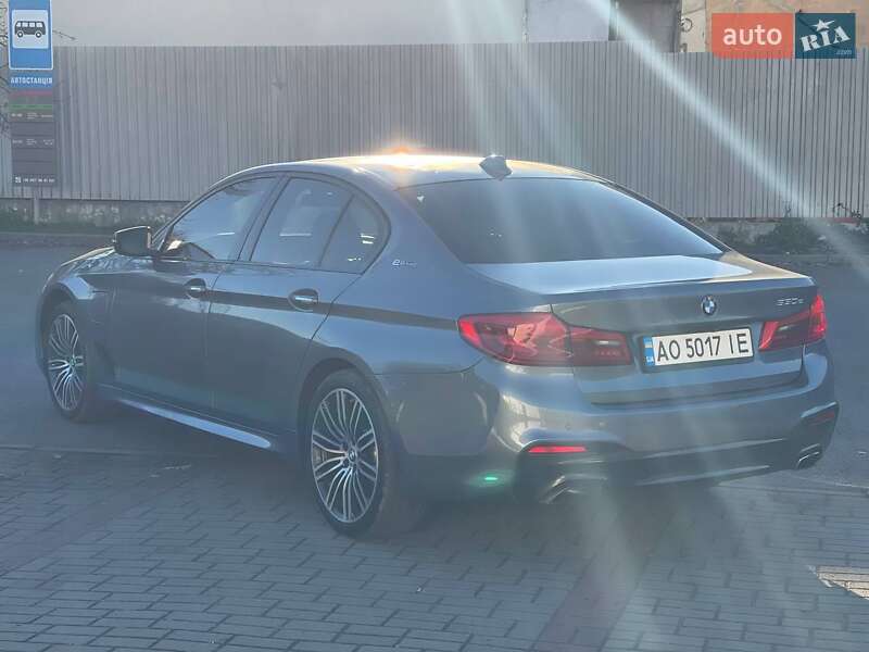 Седан BMW 5 Series 2018 в Ужгороді