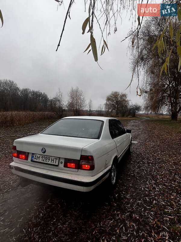 Седан BMW 5 Series 1989 в Житомире