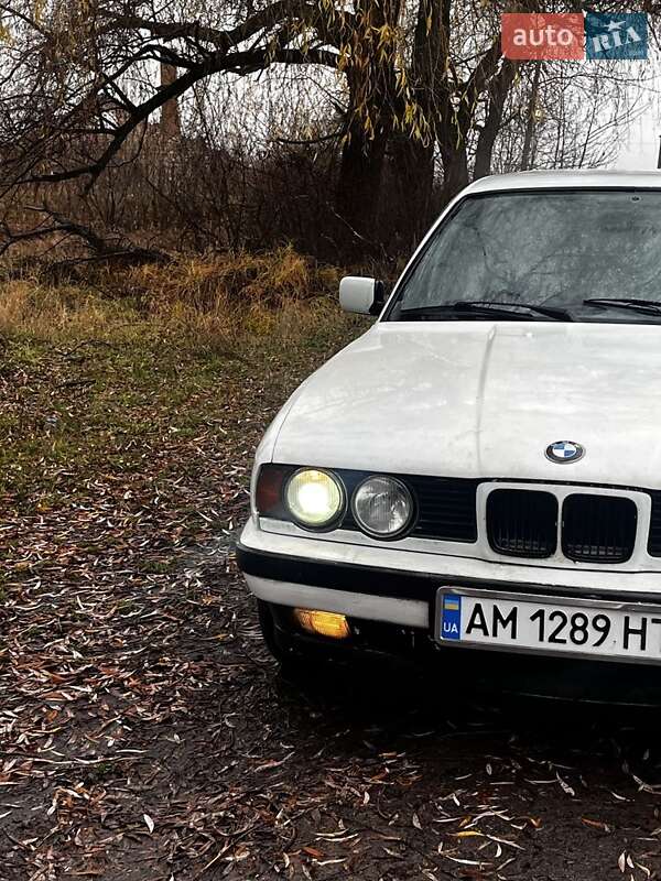 Седан BMW 5 Series 1989 в Житомире