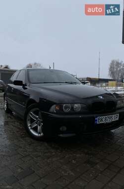 Седан BMW 5 Series 2001 в Березному