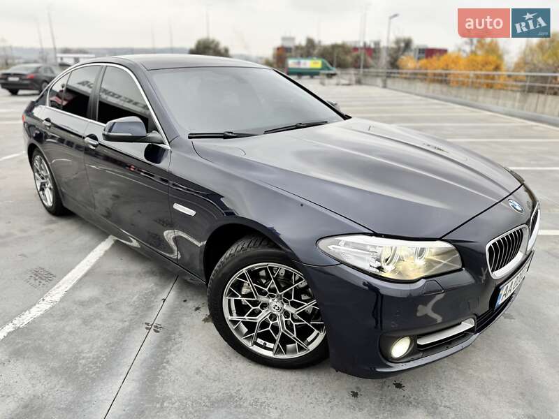 Седан BMW 5 Series 2016 в Киеве
