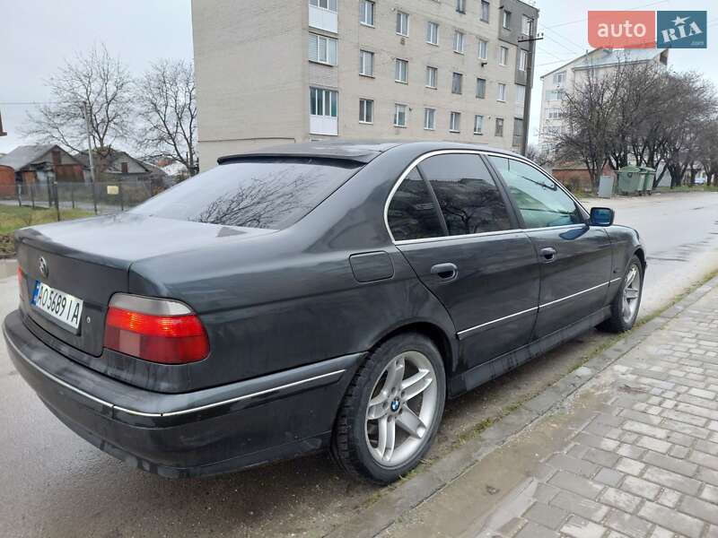 Седан BMW 5 Series 2000 в Волочиске