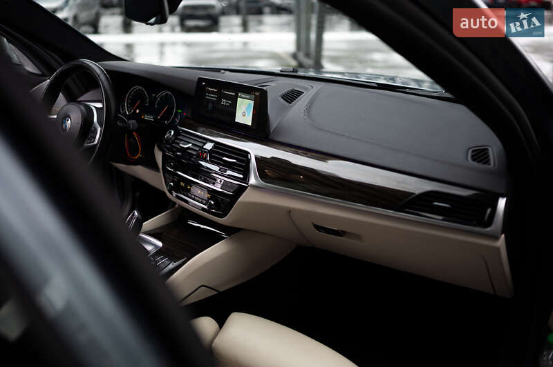 Седан BMW 5 Series 2018 в Львове