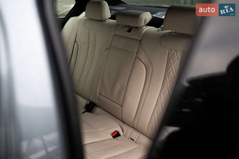 Седан BMW 5 Series 2018 в Львове