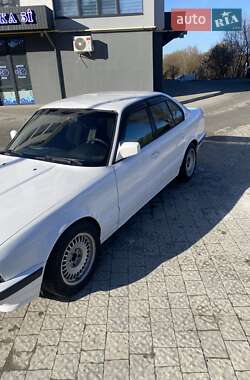 Седан BMW 5 Series 1990 в Новояворівську