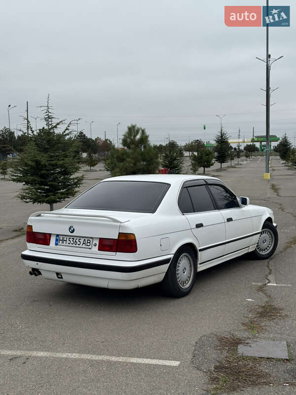 Седан BMW 5 Series 1991 в Одессе