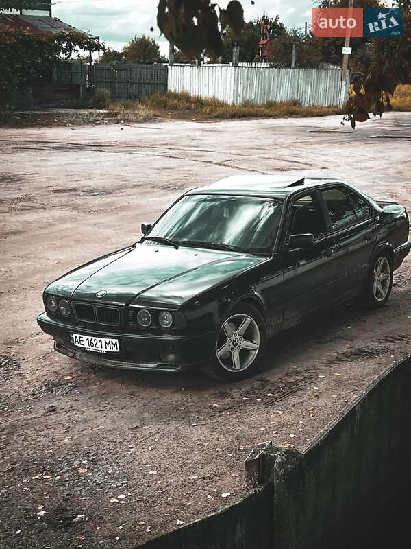 Седан BMW 5 Series 1990 в Днепре