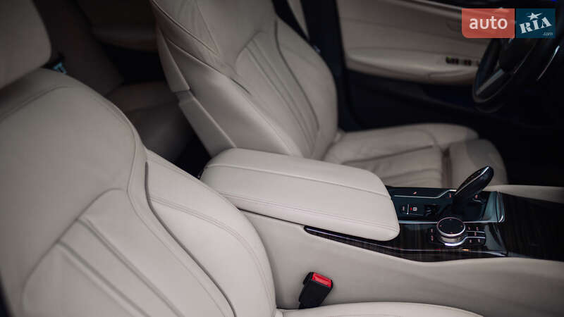 Седан BMW 5 Series 2017 в Залещиках