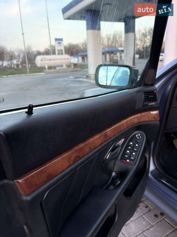 Седан BMW 5 Series 2001 в Дніпрі