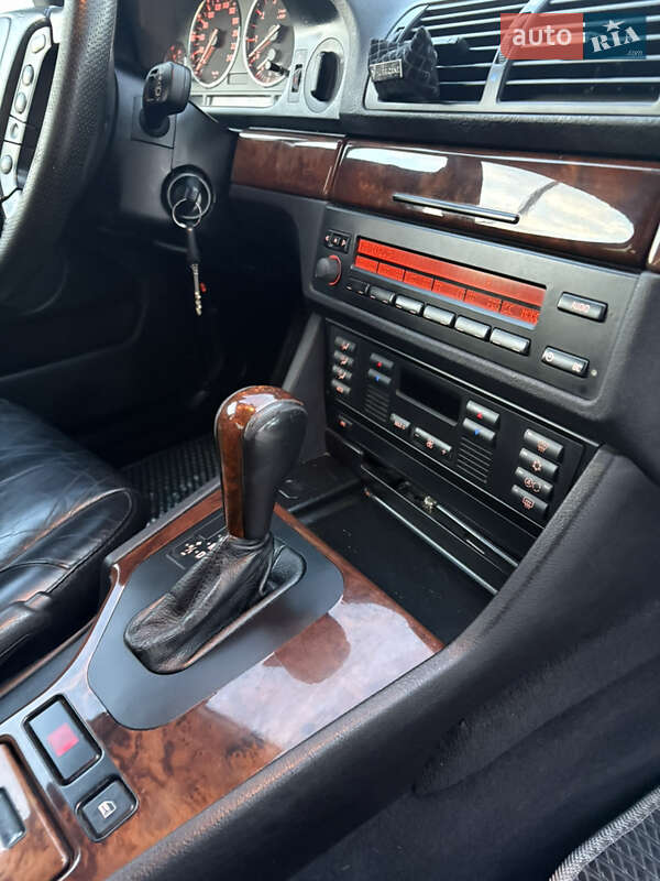 Седан BMW 5 Series 2001 в Дніпрі