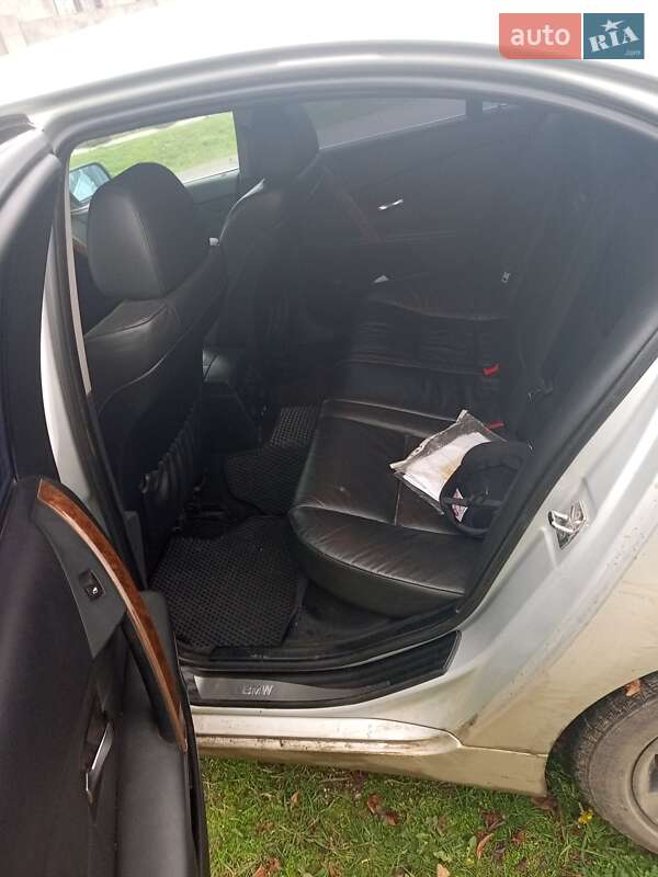 Седан BMW 5 Series 2004 в Визирці