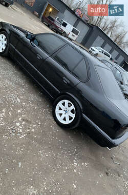 Седан BMW 5 Series 1992 в Кривом Роге