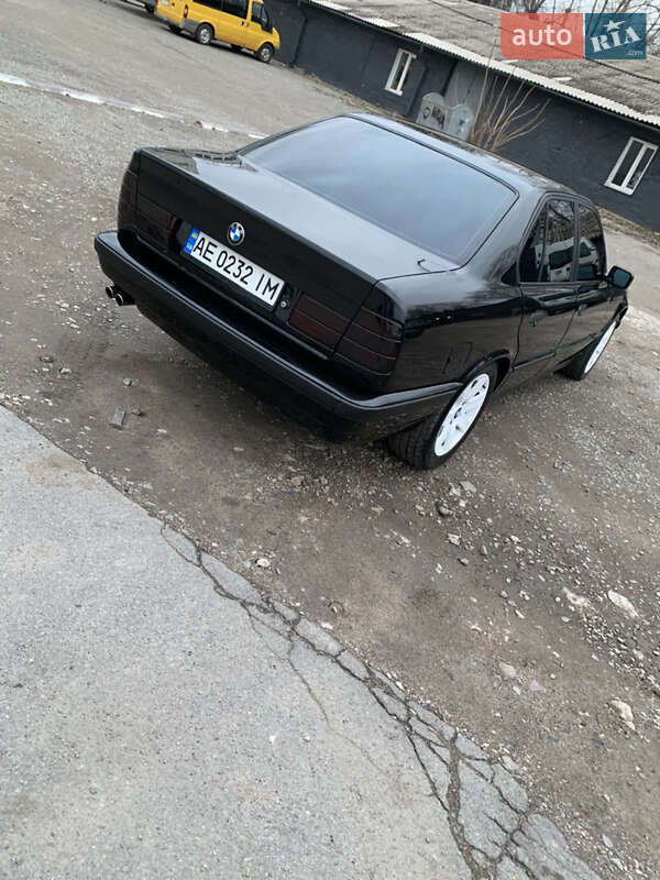 Седан BMW 5 Series 1992 в Кривом Роге