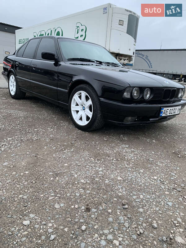 Седан BMW 5 Series 1992 в Кривом Роге