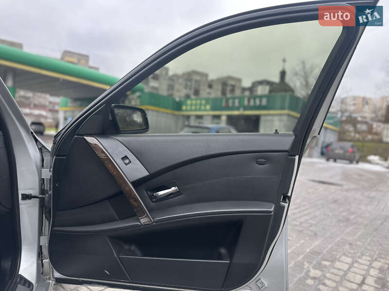 Седан BMW 5 Series 2004 в Львове