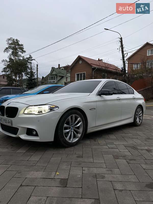 Седан BMW 5 Series 2015 в Ирпене
