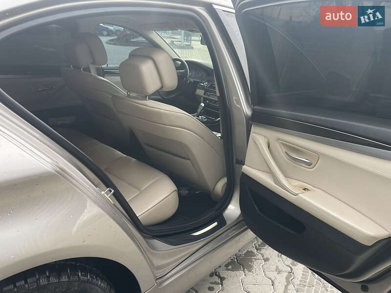 Седан BMW 5 Series 2013 в Черновцах