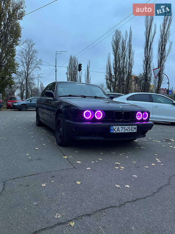 Седан BMW 5 Series 1989 в Киеве