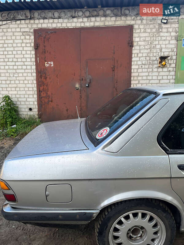 Седан BMW 5 Series 1987 в Киеве