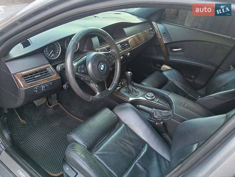 Седан BMW 5 Series 2005 в Малині