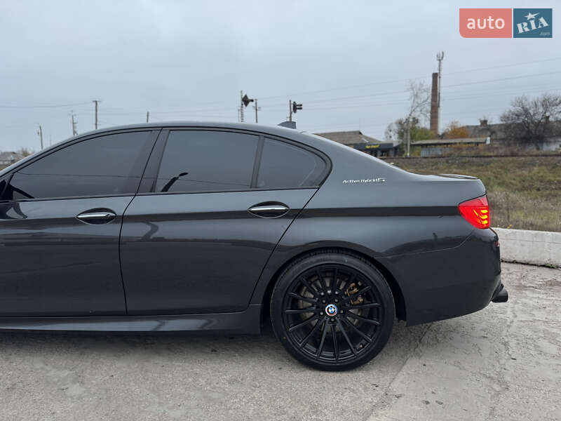 Седан BMW 5 Series 2012 в Умані