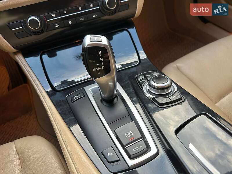 Седан BMW 5 Series 2010 в Нетешине