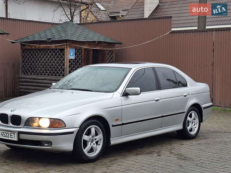Седан BMW 5 Series 2000 в Черновцах
