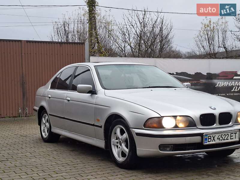 Седан BMW 5 Series 2000 в Черновцах