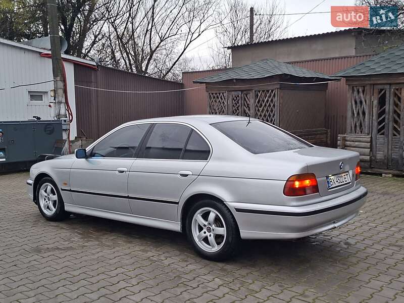 Седан BMW 5 Series 2000 в Черновцах