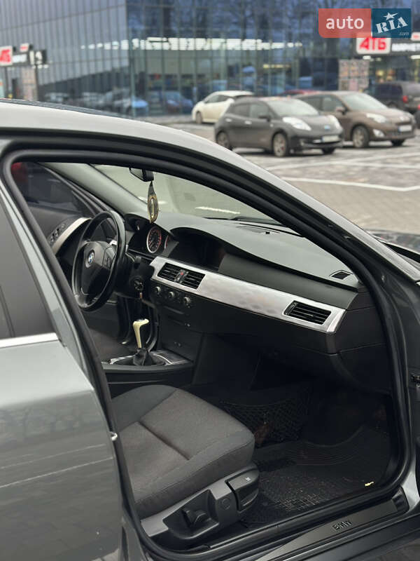Седан BMW 5 Series 2004 в Виннице