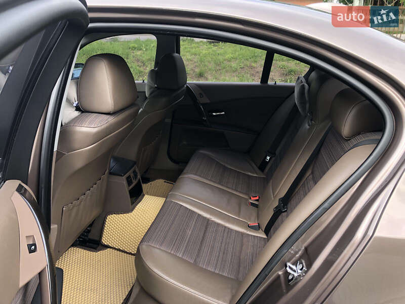 Седан BMW 5 Series 2004 в Львове