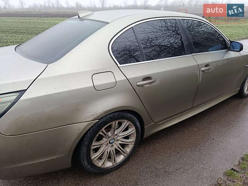 Седан BMW 5 Series 2004 в Смолином