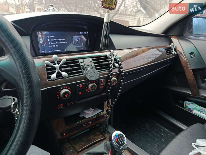 Седан BMW 5 Series 2004 в Смолином